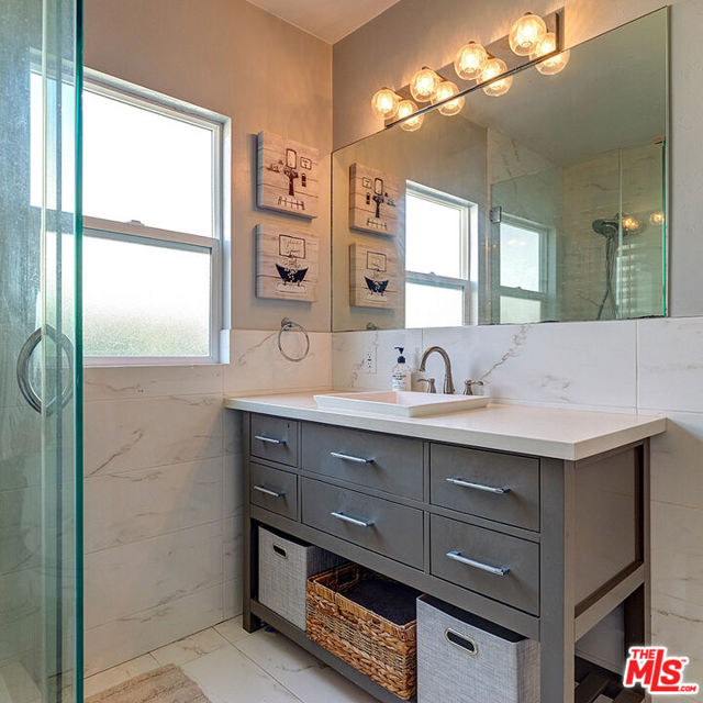 1019 S Rimpau Boulevard, Los Angeles CA: https://media.crmls.org/mediaz/c2b9785b-6866-4f3d-81fb-a19de5e33fc0.jpg