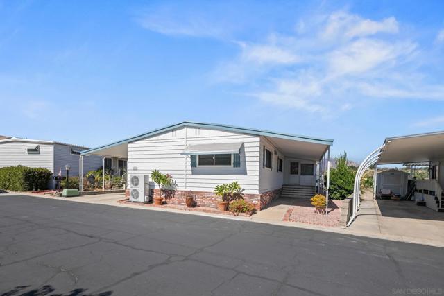 9500 Harritt Rd, Lakeside CA: https://media.crmls.org/mediaz/c2b98d7a-f59f-4db7-9933-1b921156a94f.jpg