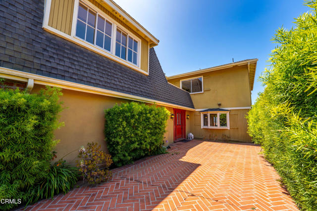 2851 Seahorse Avenue, Ventura CA: https://media.crmls.org/mediaz/c2ba9803-e8b8-4d6b-aa93-7ff9caf3e44e.jpg