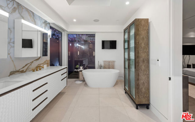2630 EDEN Place, Beverly Hills CA: https://media.crmls.org/mediaz/c2bb9264-359b-4f44-8059-44e14321b1f1.jpg