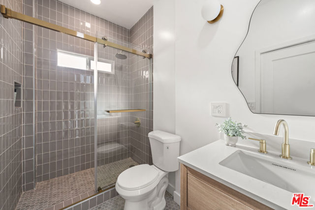 509 1/2 N Hobart Boulevard, Los Angeles CA: https://media.crmls.org/mediaz/c2bbbf19-00c2-4add-9628-d16abecd2f51.jpg