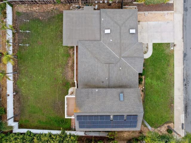 2725 Morning Glory Ln, Carlsbad CA: https://media.crmls.org/mediaz/c2bc082a-9abd-4a6b-9c0a-1949df7ee7dc.jpg
