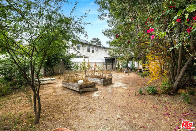 12344 Oxnard Street photo 14