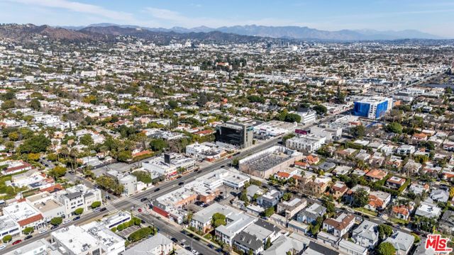 139 N Harper Avenue, Los Angeles CA: https://media.crmls.org/mediaz/c2bc2eac-d4cf-4fed-99d4-cfbc287ec9e0.jpg