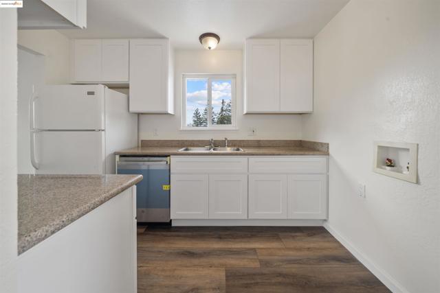 100 Carolina St, Vallejo CA: https://media.crmls.org/mediaz/c2bc484b-609e-403f-8907-6f313375df4c.jpg
