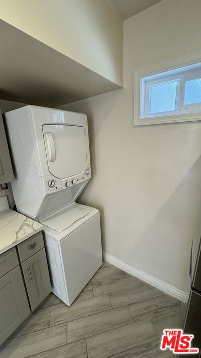 650 656 Park Avenue, Long Beach CA: https://media.crmls.org/mediaz/c2bca7a8-a3d4-4f29-a7d2-18be838ce7d7.jpg