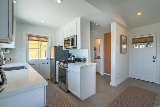 3554 56 Sydney Place, San Diego CA: https://media.crmls.org/mediaz/c2bcc77c-4ac3-4196-9da1-2f44506a8ede.jpg