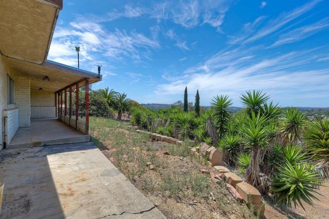 Detail Gallery Image 12 of 23 For 2345 Mira Sol Dr, Vista,  CA 92084 - 2 Beds | 2 Baths