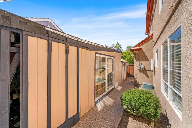 635 Eliot Dr, Livermore CA: https://media.crmls.org/mediaz/c2bd3677-7d0d-46ec-b5ab-8af3591ed2dd.jpg