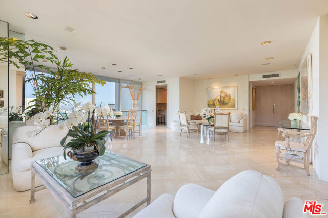 9255 Doheny Road, 905 photo 2