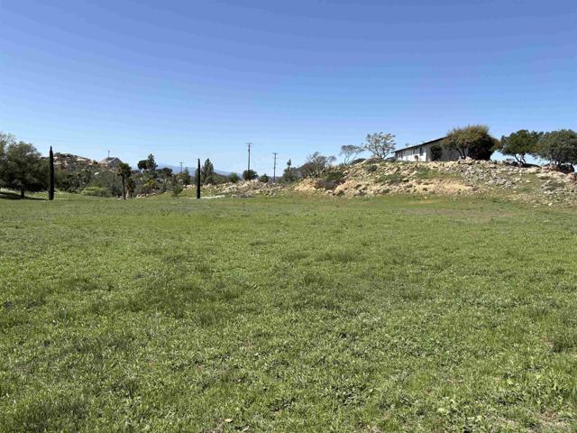 6702 Rainbow Hts. Rd.,  CA: https://media.crmls.org/mediaz/c2beafb8-b191-4281-b5ca-b17d5cc77b75.jpg