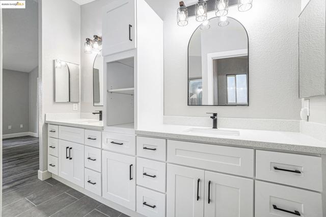 80 Mandeville Ct, Oakley CA: https://media.crmls.org/mediaz/c2bed113-9f54-4fd5-befa-33da013625be.jpg