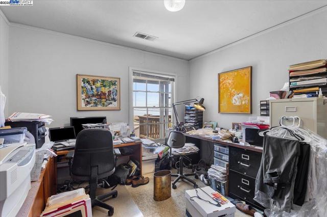 543 Grizzly Peak Blvd, Berkeley CA: https://media.crmls.org/mediaz/c2bf0232-385e-4130-af58-d2afc0b40d9d.jpg