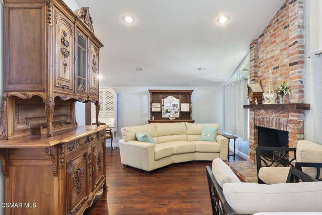 2910 Bear River Circle, Westlake Village CA: https://media.crmls.org/mediaz/c2bf1bc3-0159-4db8-90e2-deb86a44a347.jpg