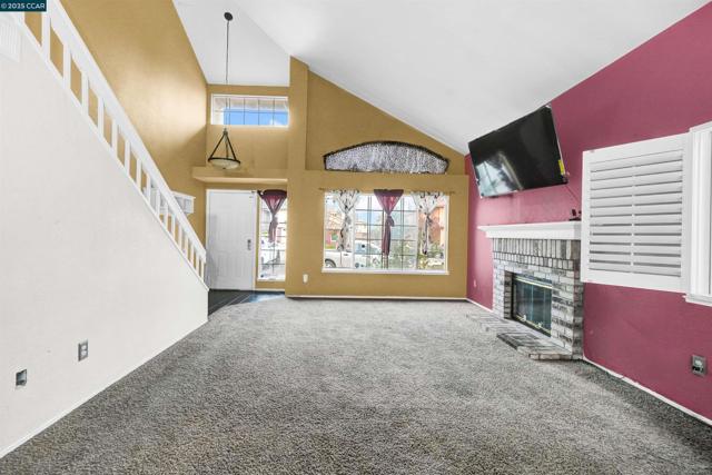 1974 Paradise Valley Ct, Tracy CA: https://media.crmls.org/mediaz/c2bf373b-2be7-48c0-82e2-2cd5feadf1cf.jpg