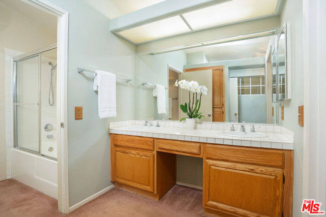 22211 Frontier Place, Chatsworth CA: https://media.crmls.org/mediaz/c2bf663d-7f47-43fc-824e-da81be828f3d.jpg