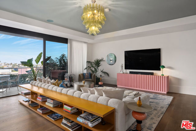 8420 W Sunset Boulevard, West Hollywood CA: https://media.crmls.org/mediaz/c2bf68aa-42bd-4742-ab13-01e75643ed71.jpg