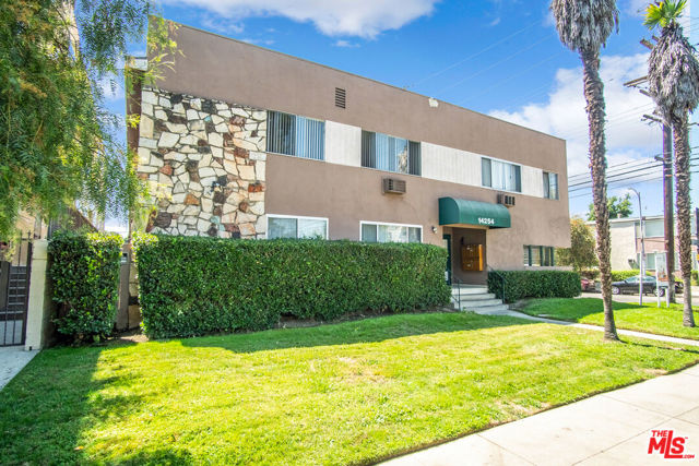14254 Burbank Boulevard photo 2