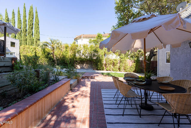 1601 El Rito Avenue, Glendale CA: https://media.crmls.org/mediaz/c2c0d9d3-6a63-41b7-9c89-6e0bac9fcb52.jpg