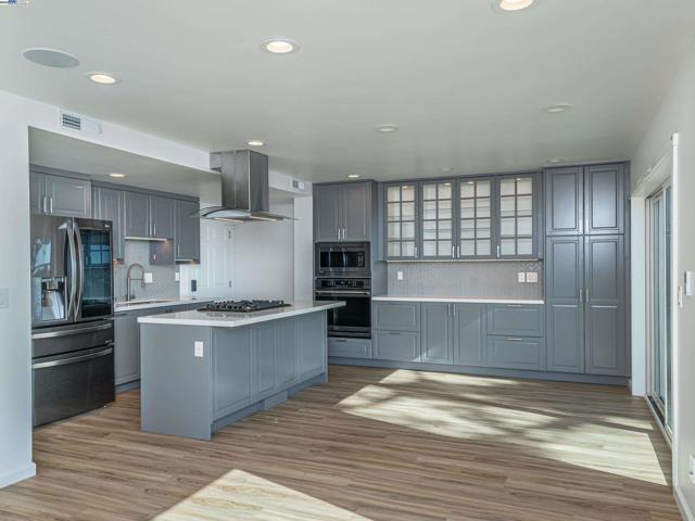 532 Heathcliff Dr, Pacifica CA: https://media.crmls.org/mediaz/c2c0dc11-45dc-49e0-9342-8a52a7182567.jpg