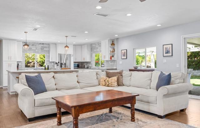 Detail Gallery Image 6 of 35 For 2528 Windmill View Rd, El Cajon,  CA 92020 - 4 Beds | 2 Baths
