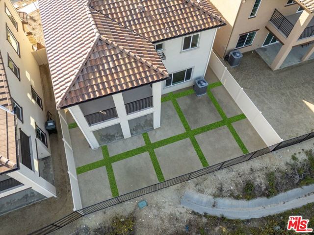 23725 Orange Blossom Dr, Newhall CA: https://media.crmls.org/mediaz/c2c26ecd-cef7-465e-8bdc-29bfa8c402ce.jpg