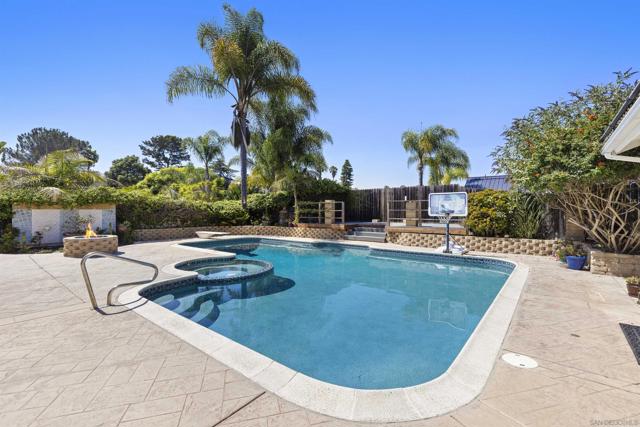 1510 Orangeview Dr, Encinitas CA: https://media.crmls.org/mediaz/c2c3178c-a89b-42d7-b9d5-e30b91721c68.jpg