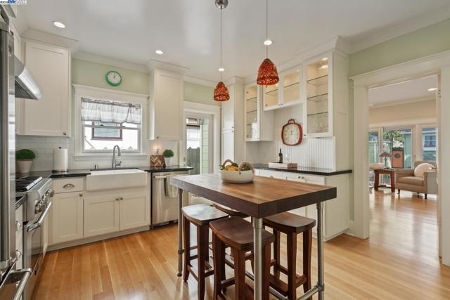 690 S K St, Livermore CA: https://media.crmls.org/mediaz/c2c384bc-20a5-4e1f-9be1-836f475aa975.jpg
