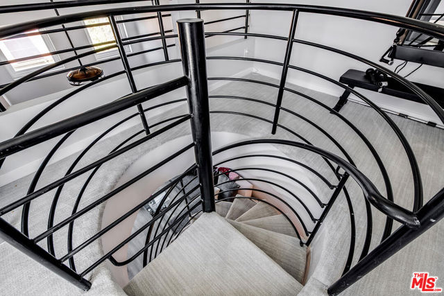 4326 Babcock Avenue, Studio City CA: https://media.crmls.org/mediaz/c2c396c8-ee5e-4246-a918-7cc8598c804b.jpg