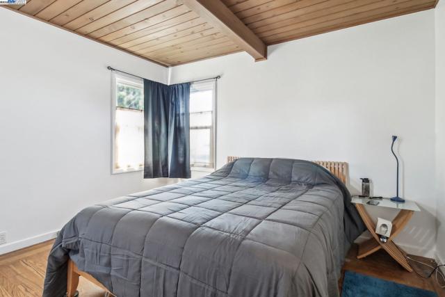 19136 Mayberry Dr, Castro Valley CA: https://media.crmls.org/mediaz/c2c3c54f-6ebc-428f-85f5-5df8dcd7db2b.jpg