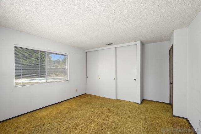 3718 Barbic Ct, Spring Valley CA: https://media.crmls.org/mediaz/c2c3fd69-fd90-4ee6-a12a-b32f90c8d3d1.jpg