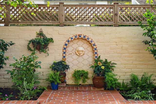 7725 Whitefield Pl, La Jolla CA: https://media.crmls.org/mediaz/c2c47b07-e963-48e6-a59a-eb304e9317a8.jpg