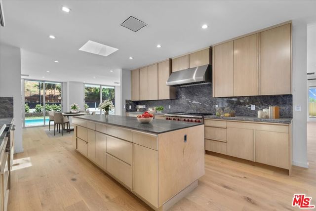 1836 Loma Vista Drive, Beverly Hills CA: https://media.crmls.org/mediaz/c2c49fc2-fe05-4de2-894a-c6de0fa2bd30.jpg