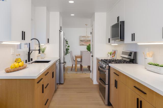 1984 Brooktree Way, Pleasanton CA: https://media.crmls.org/mediaz/c2c4a64a-8b00-470e-822d-d14669512c51.jpg