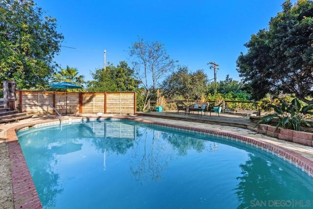 320 Beaumont Dr., Vista CA: https://media.crmls.org/mediaz/c2c4f874-3248-4883-9940-c354f937c028.jpg