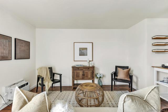 3050 Rue D'Orleans, San Diego CA: https://media.crmls.org/mediaz/c2c59698-5327-4ec7-b82e-69888b81b36a.jpg