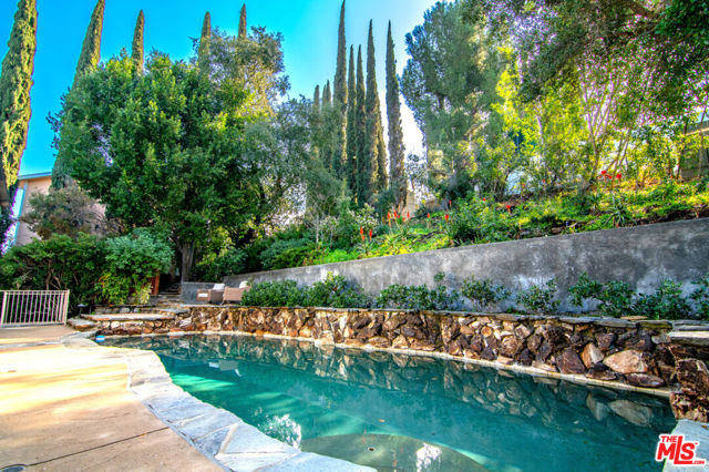 3585 Alana Drive, Sherman Oaks CA: https://media.crmls.org/mediaz/c2c6c502-aac8-4f03-a029-140ce795b265.jpg