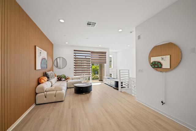 10422 Adamson Way, San Diego CA: https://media.crmls.org/mediaz/c2c6facf-8b6b-4831-b85a-cb857e509f4a.jpg