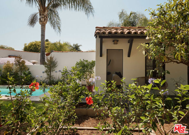 6401 San Vicente Boulevard, Los Angeles CA: https://media.crmls.org/mediaz/c2c7037a-39a0-4ac4-8fc0-64a8d4980476.jpg