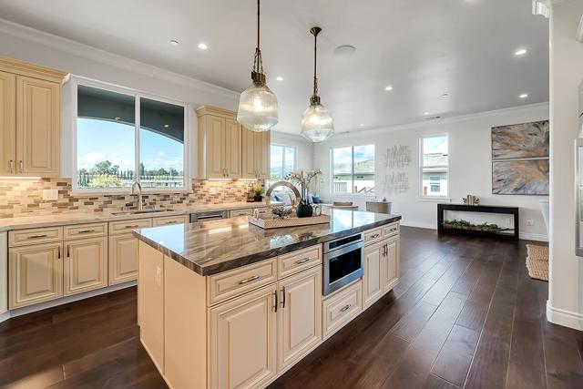 475 E Middle Avenue, San Martin CA: https://media.crmls.org/mediaz/c2c757e7-c6ed-4d5e-84dc-31df5bf49e2e.jpg