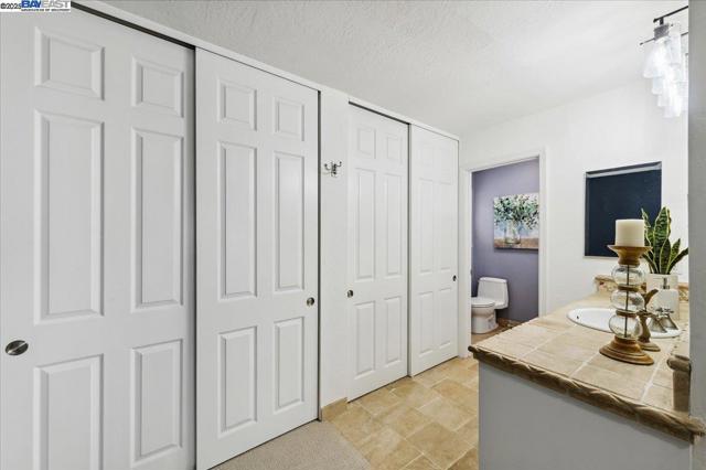 5204 Hummingbird Rd, Pleasanton CA: https://media.crmls.org/mediaz/c2c7add4-5ea9-4887-9260-68ed3e8ad132.jpg