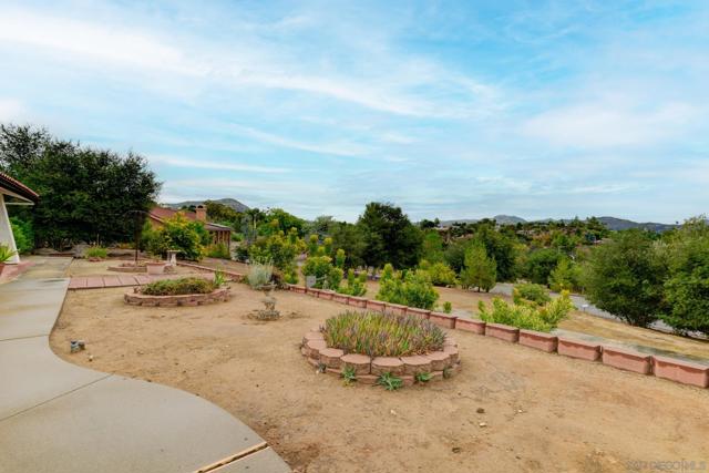 1961 Pine View Rd, Alpine CA: https://media.crmls.org/mediaz/c2c910ab-7835-4a0b-a3f1-4b909edbc176.jpg
