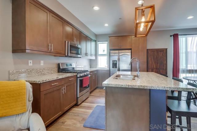 1875 Observation Way, Chula Vista CA: https://media.crmls.org/mediaz/c2c92d3f-0e46-4919-8d34-ea2456ceb5ef.jpg