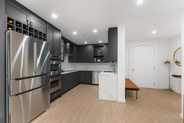 700 Front St, San Diego CA: https://media.crmls.org/mediaz/c2c9be1e-303e-4e3e-a693-8200cc91368a.jpg