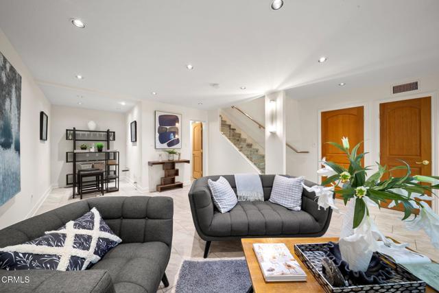 Detail Gallery Image 27 of 36 For 1038 Oban Dr, Los Angeles,  CA 90065 - 3 Beds | 3 Baths