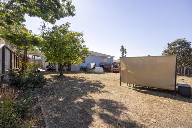 4033 Loma Alta Dr, San Diego CA: https://media.crmls.org/mediaz/c2cb6ba0-65ea-47a6-962d-f54f8c1b8668.jpg