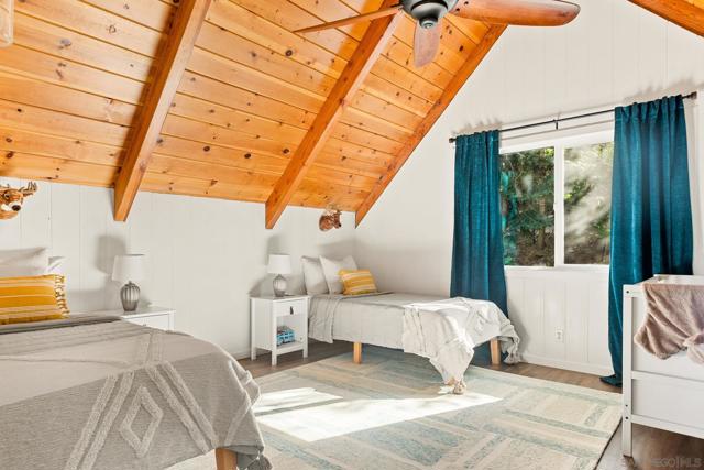 720 Buckingham Sq, Lake Arrowhead CA: https://media.crmls.org/mediaz/c2cc2be8-8f96-42e3-a82a-541410fcf64e.jpg