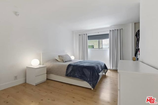 525 N Sycamore Avenue, Los Angeles CA: https://media.crmls.org/mediaz/c2cd25f2-4660-4450-a180-ec0c84d4735d.jpg