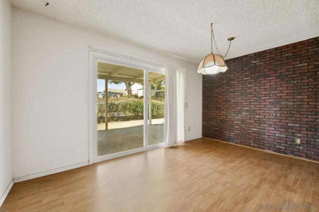 152 Leoma Ln, Chula Vista CA: https://media.crmls.org/mediaz/c2cd4575-c24e-4b09-9de0-19a00764265c.jpg