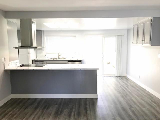 5091 Park Rim Dr, San Diego CA: https://media.crmls.org/mediaz/c2cd5d76-588c-4cab-8907-2e0da4790a30.jpg
